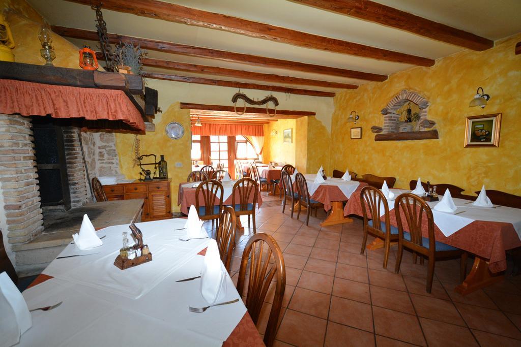 Bed & Breakfast Kastel Zbandaj Exterior photo