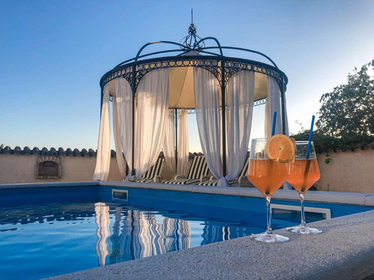 Bed & Breakfast Kastel Zbandaj Exterior photo