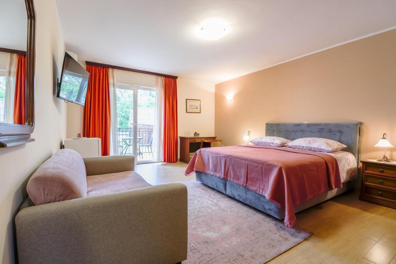 Bed & Breakfast Kastel Zbandaj Exterior photo