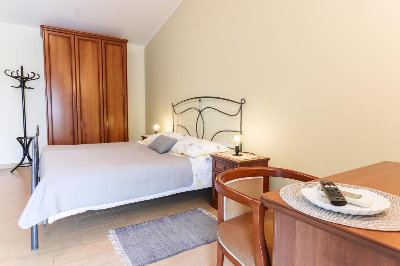 Bed & Breakfast Kastel Zbandaj Exterior photo