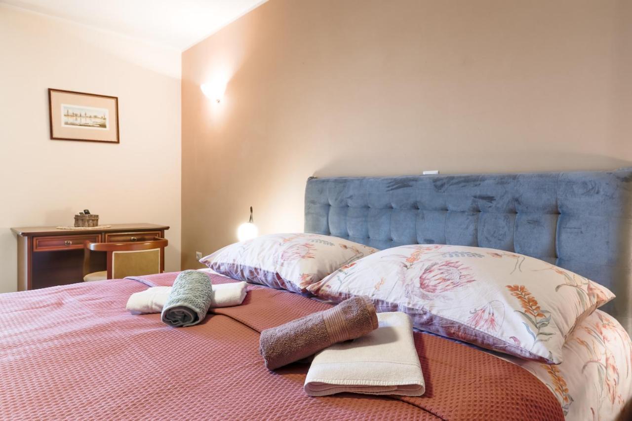 Bed & Breakfast Kastel Zbandaj Exterior photo