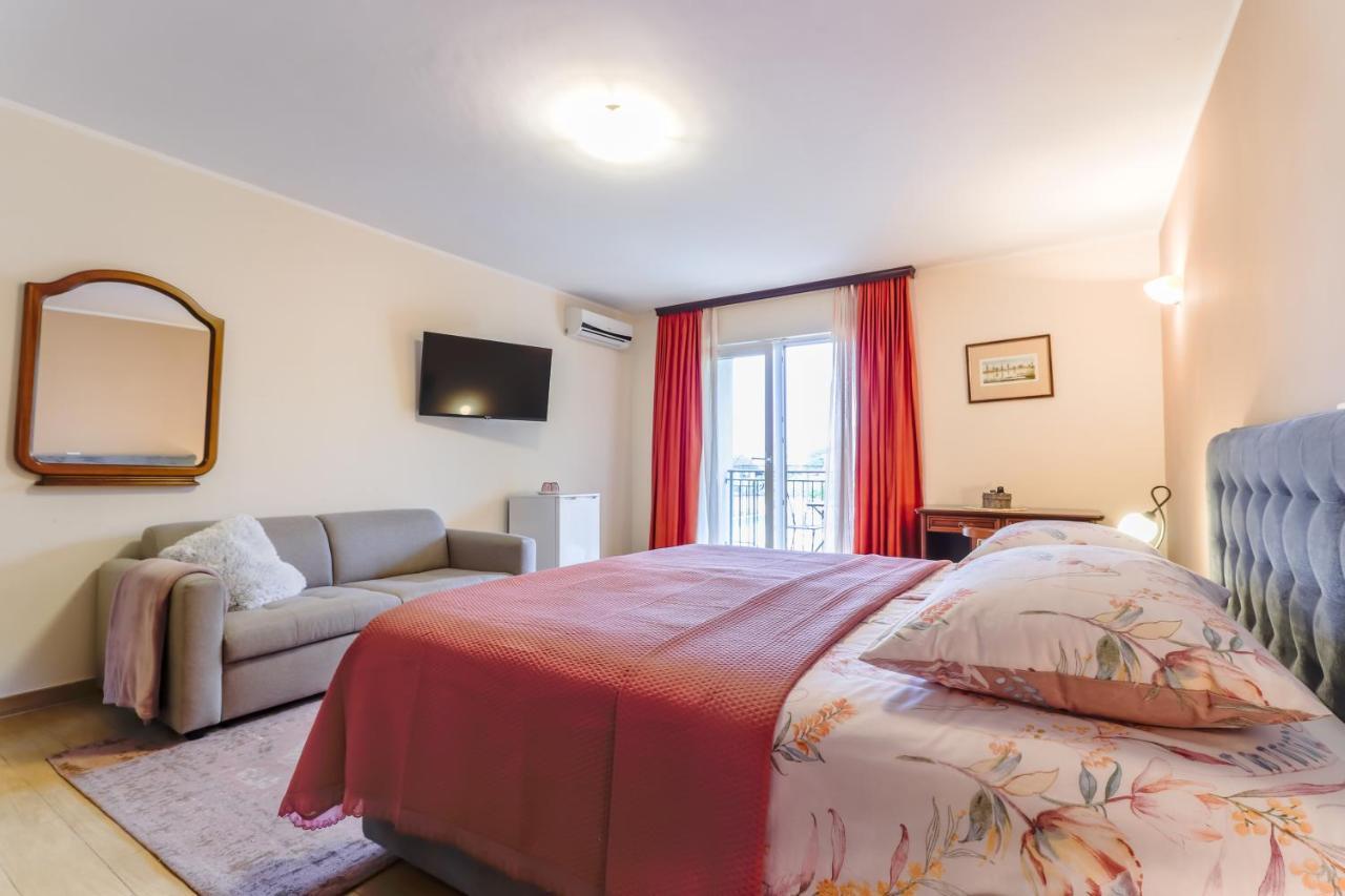 Bed & Breakfast Kastel Zbandaj Exterior photo