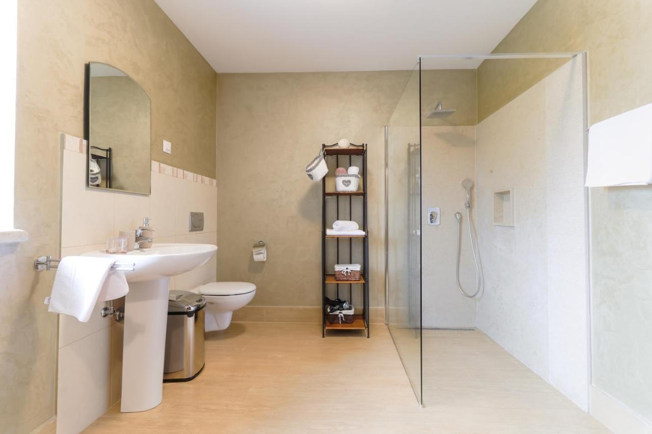 Bed & Breakfast Kastel Zbandaj Exterior photo