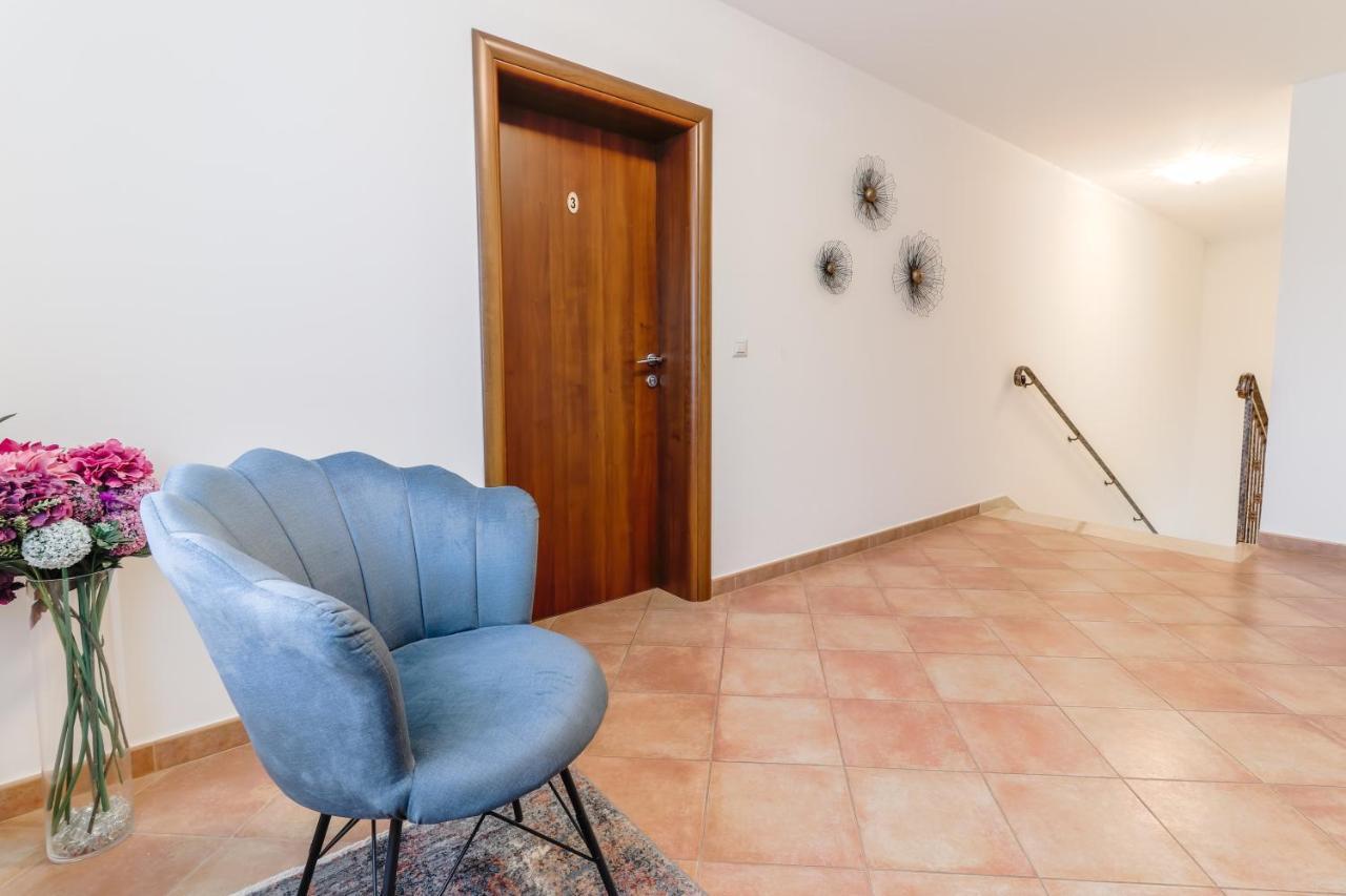 Bed & Breakfast Kastel Zbandaj Exterior photo