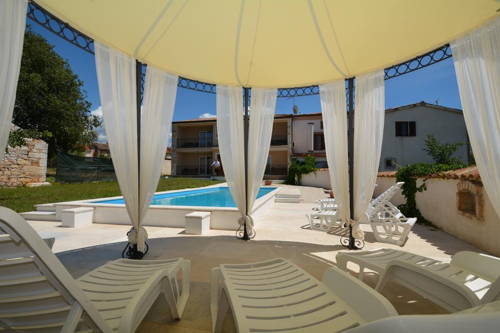 Bed & Breakfast Kastel Zbandaj Exterior photo